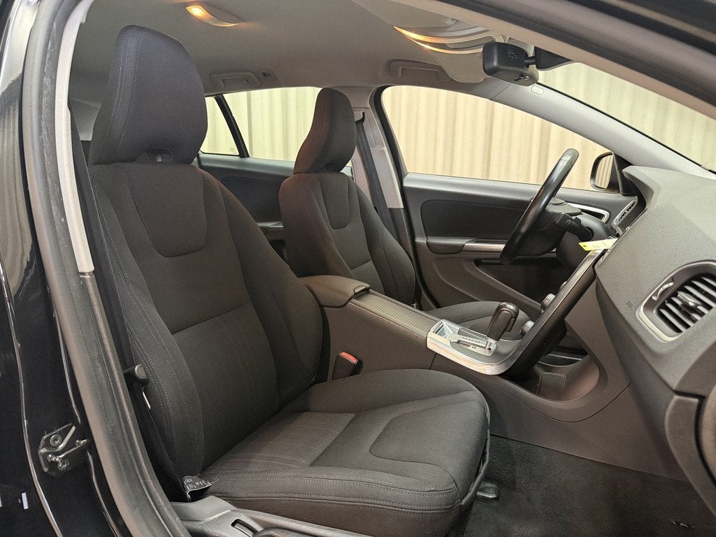 Volvo V60 2.0 D3 Kinetic Automaat / OrgNL! / Cruise / Naviga, Auto's, Volvo, Euro 5, Stof, Gebruikt, 1984 cc