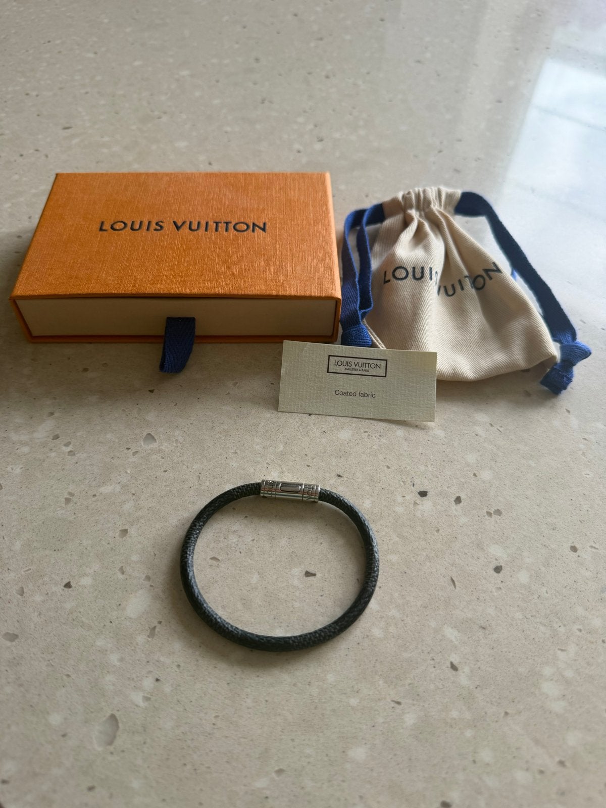 Louis Vuitton Armband Zwart Leer met Zilveren Sluiting, Ophalen of Verzenden, Zo goed als nieuw, Zwart, Leer