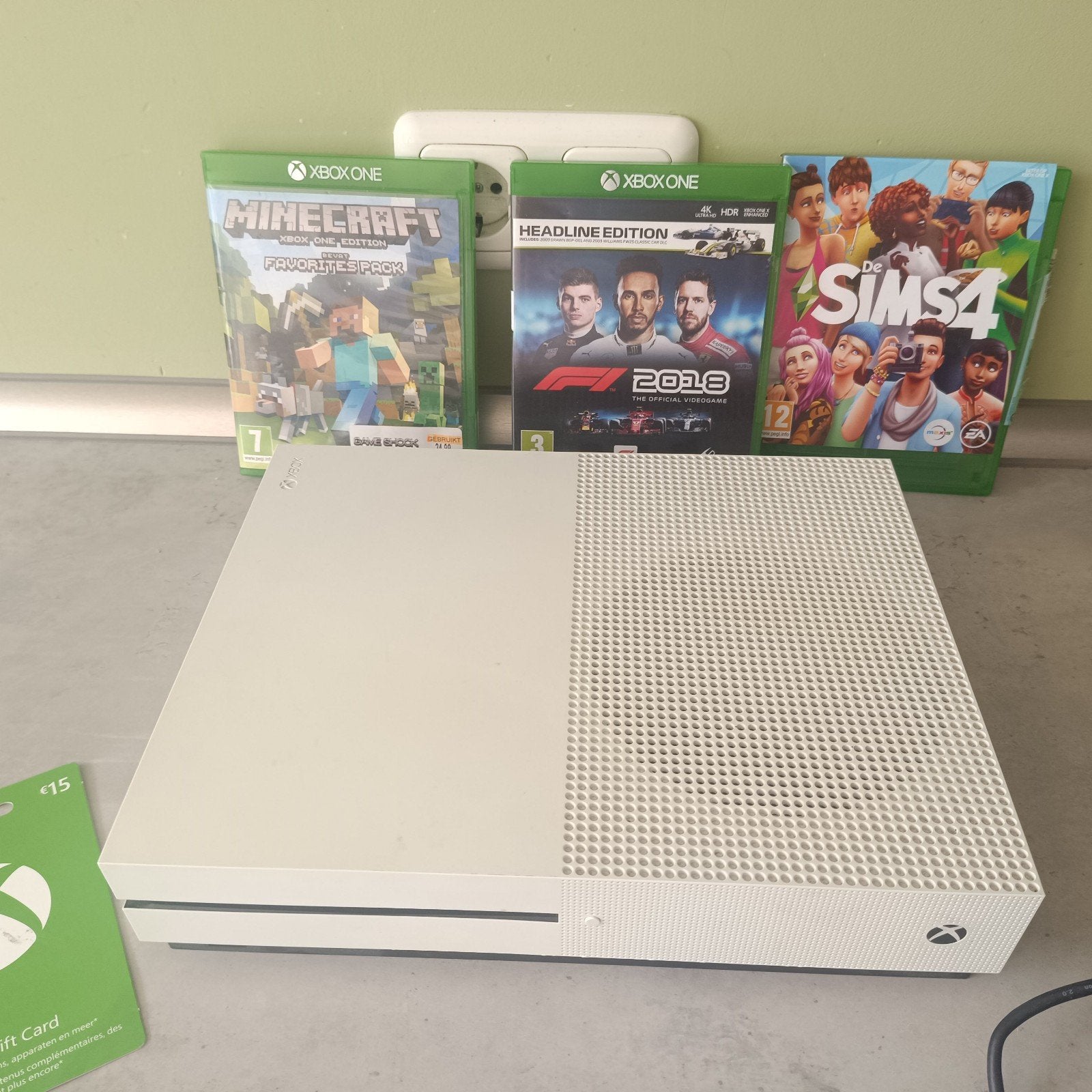 Xbox One S met 3 games en 2 controllers, Spelcomputers en Games, Spelcomputers | Xbox One, Ophalen, Met 2 controllers, Xbox One S