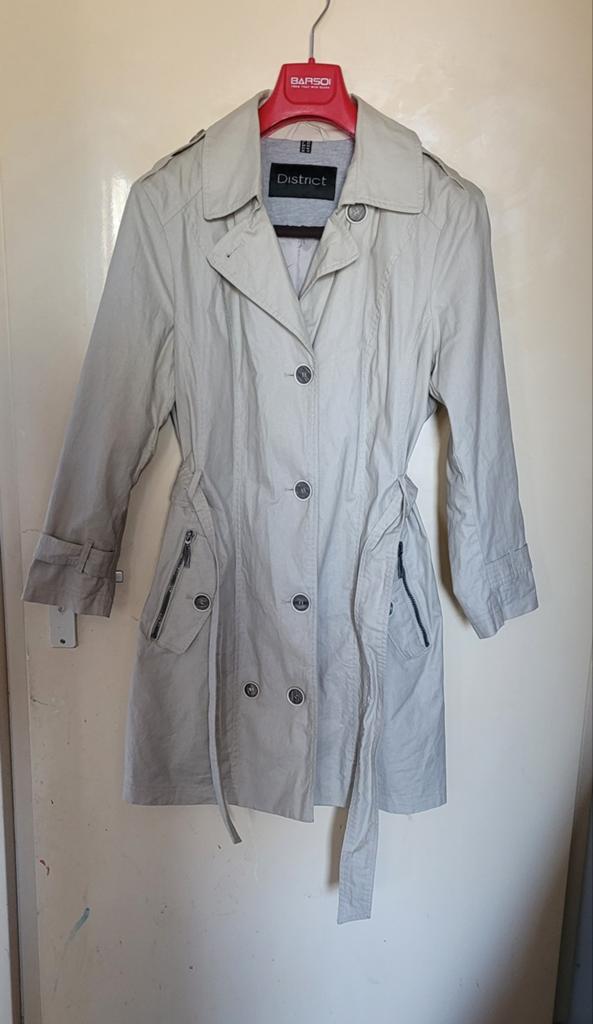 District Trenchcoat Beige Maat 42/44 (L), Beige, Maat 42/44 (L), Ophalen of Verzenden, Zo goed als nieuw