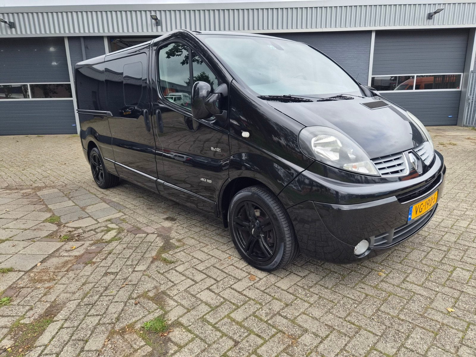 Renault Trafic DC 2.0dCi Automaat L2h1 2014 Black Edition, Auto's, Euro 5, 15 km/l, 1995 cc, Zwart
