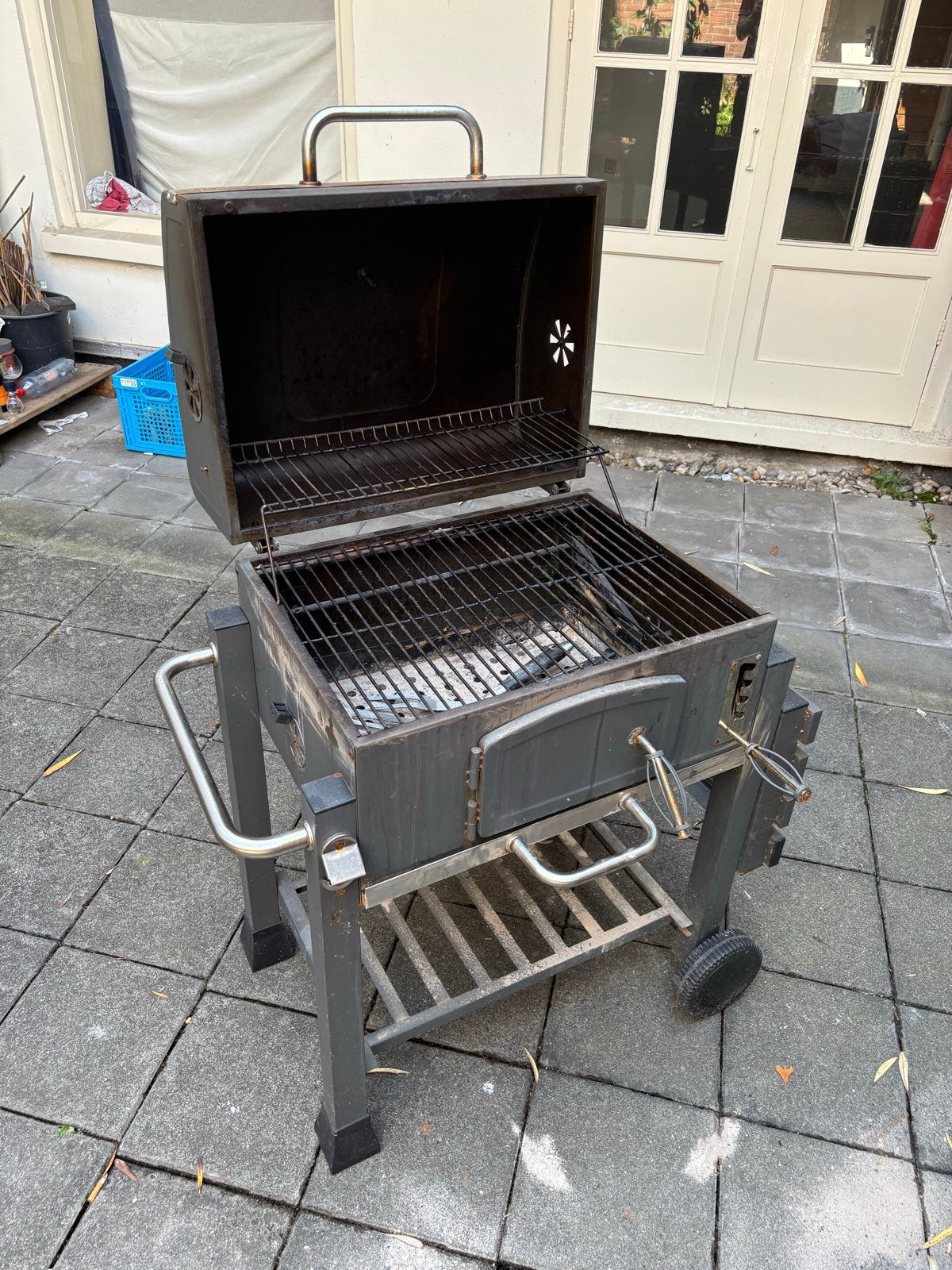 BBQ met hoes - Klaar voor de zomer!, Ophalen, Gebruikt
