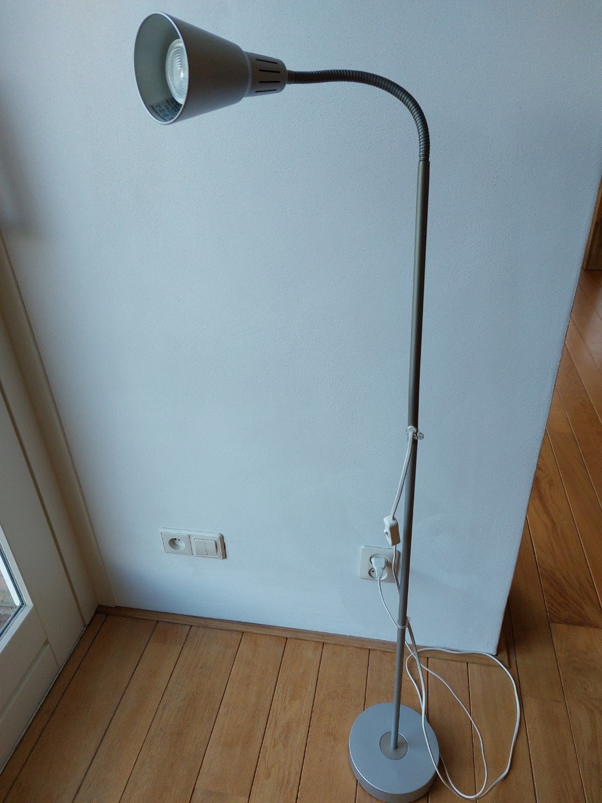 IKEA vloerlamp met flexibele arm, grijs, Huis en Inrichting, Lampen | Vloerlampen, Gebruikt, Ophalen of Verzenden, Metaal, Modern
