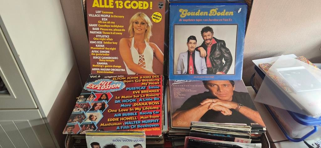 Koffer vol met ca. 100 LP's en 45 singles - Diverse muziek, Ophalen