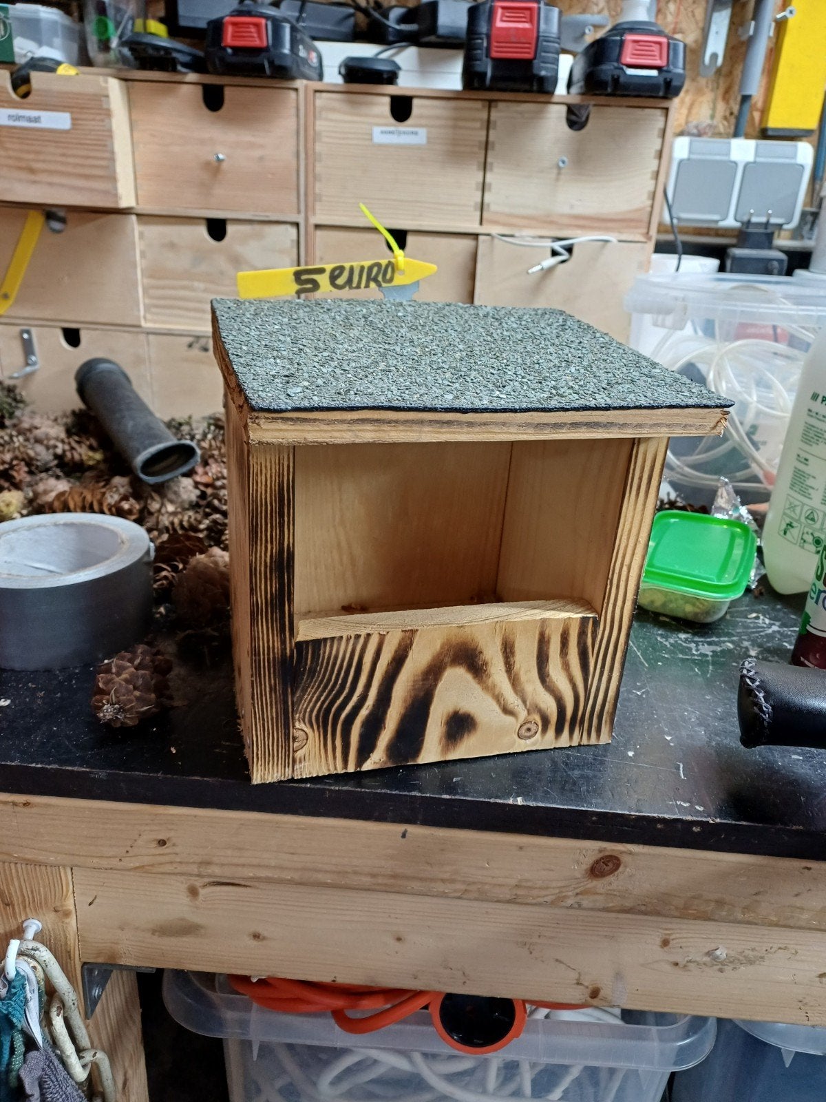 Handgemaakt vogelhuisje van hout met bitumen dak., Tuin en Terras, Ophalen, Nieuw