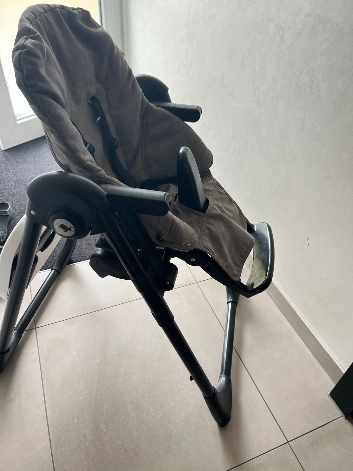Verstelbare kinderstoel Qute, Kinderen en Baby's, Kinderstoelen, Ophalen, Gebruikt, Overige typen, Afneembaar eetblad