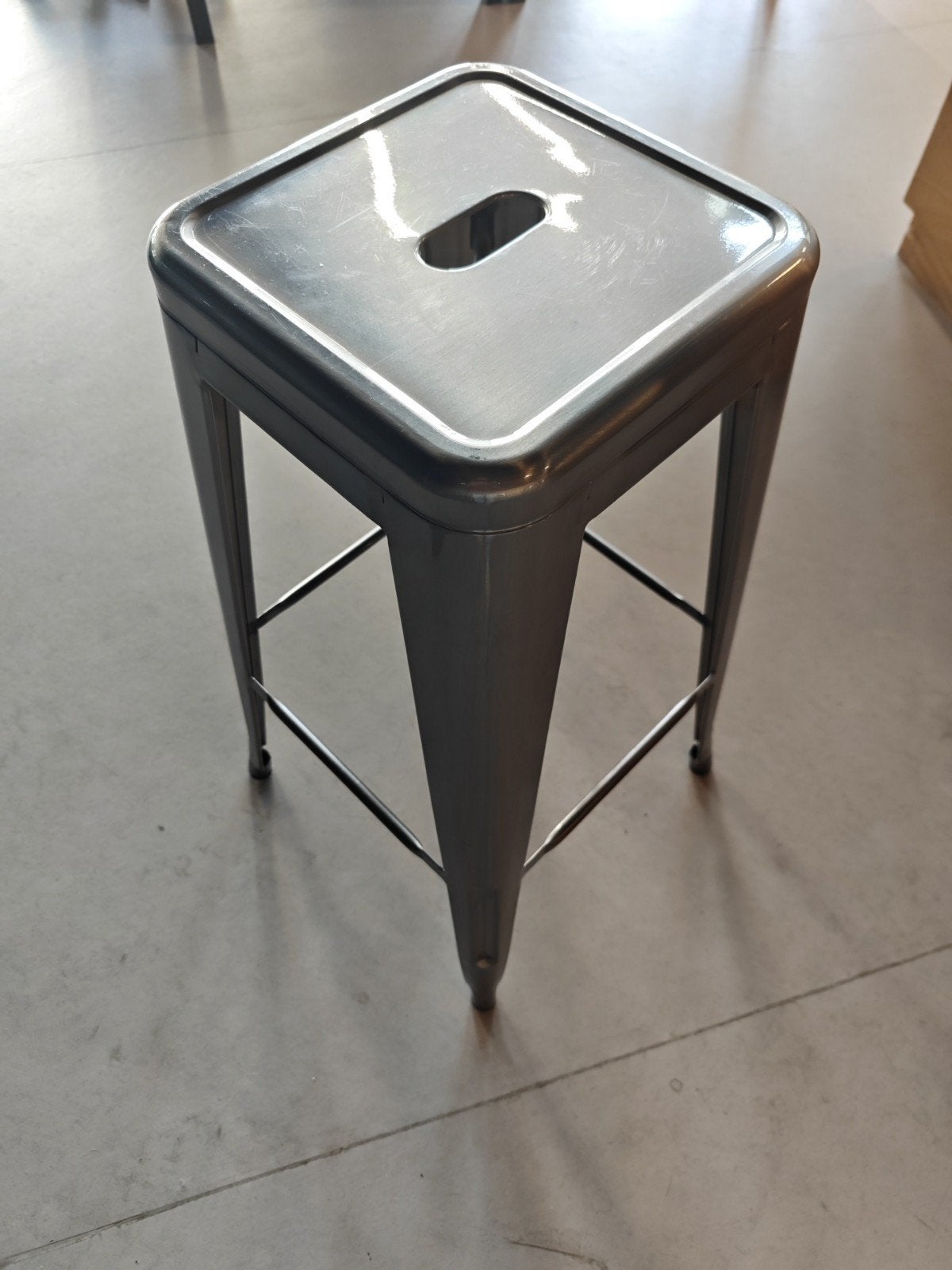 4 stapelbare metalen barkrukken - 77cm hoog, Huis en Inrichting, Ophalen, Gebruikt, 60 tot 90 cm, Metaal