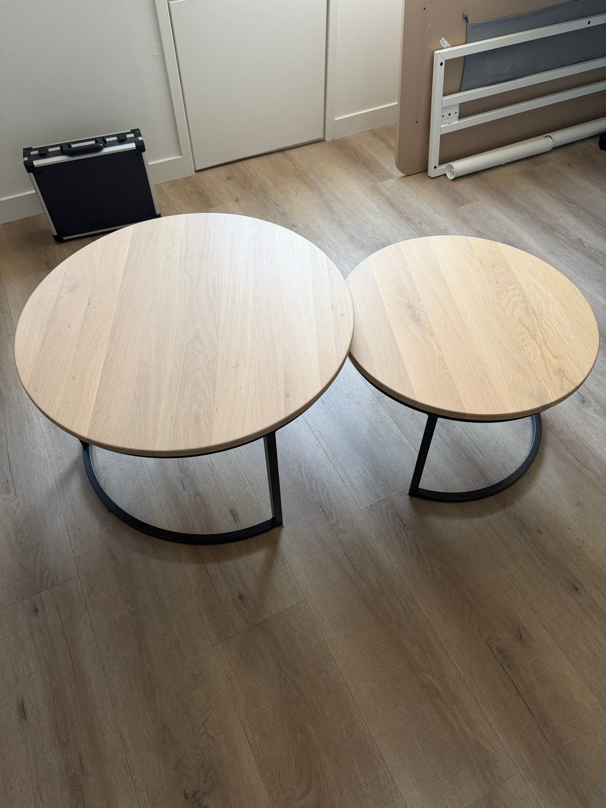Set van 2 ronde salontafels eikenhout en staal - De Bommel, Ophalen, Gebruikt, 50 tot 100 cm, Eikenhout