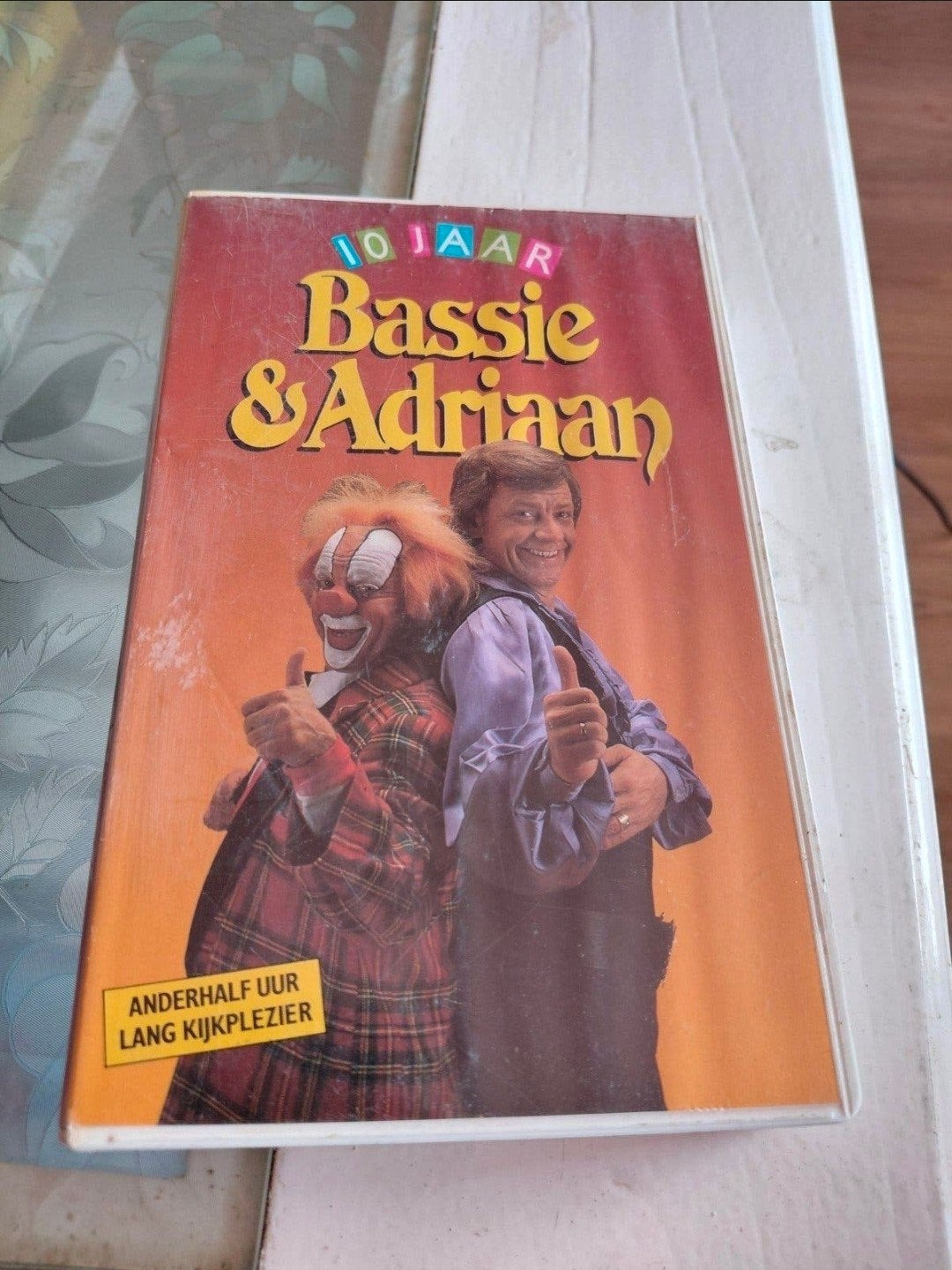 CNR 10 jaar Bassie en Adriaan VHS., Cd's en Dvd's, Ophalen of Verzenden, Gebruikt, Kinderprogramma of -film, VHS