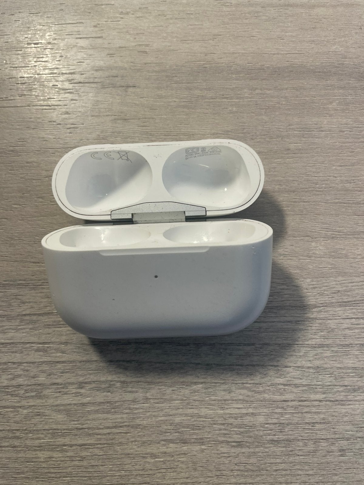 Airpods pro 1 case, Telecommunicatie, Mobiele telefoons | Oordopjes, Ophalen of Verzenden, Zo goed als nieuw