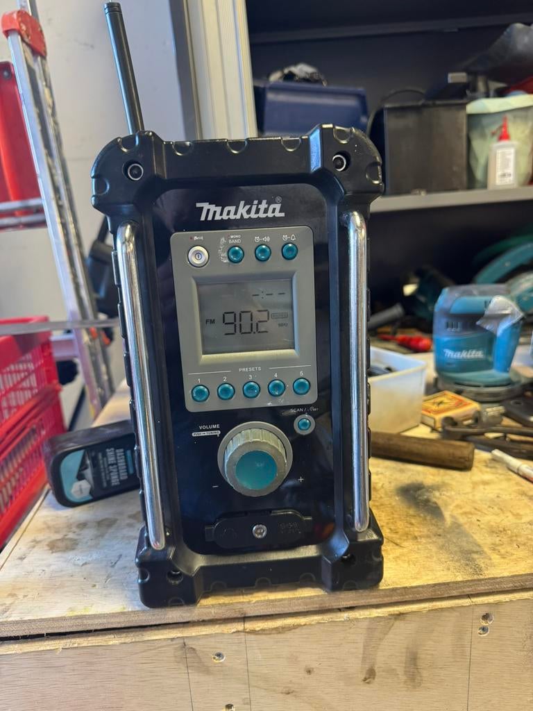 MAKITA BMR100 BOUWRADIO/RADIO GOEDE STAAT, Ophalen of Verzenden, Zo goed als nieuw, Bouwradio