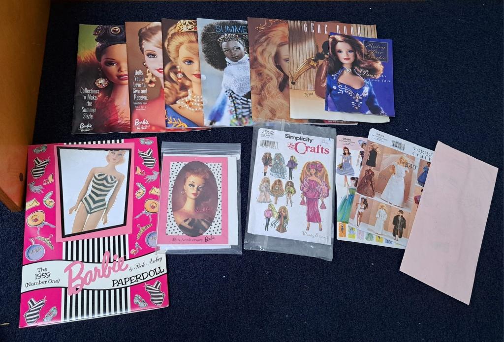 Patronen Barbie kleding + tijdschriften/magazines, Verzamelen, Poppen, Zo goed als nieuw, Overige typen, Ophalen of Verzenden