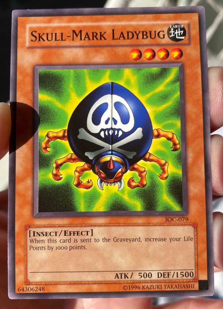 Yu-Gi-Oh! Skull-Mark Ladybug IOC Old US Print !, Ophalen of Verzenden, Zo goed als nieuw, Losse kaart