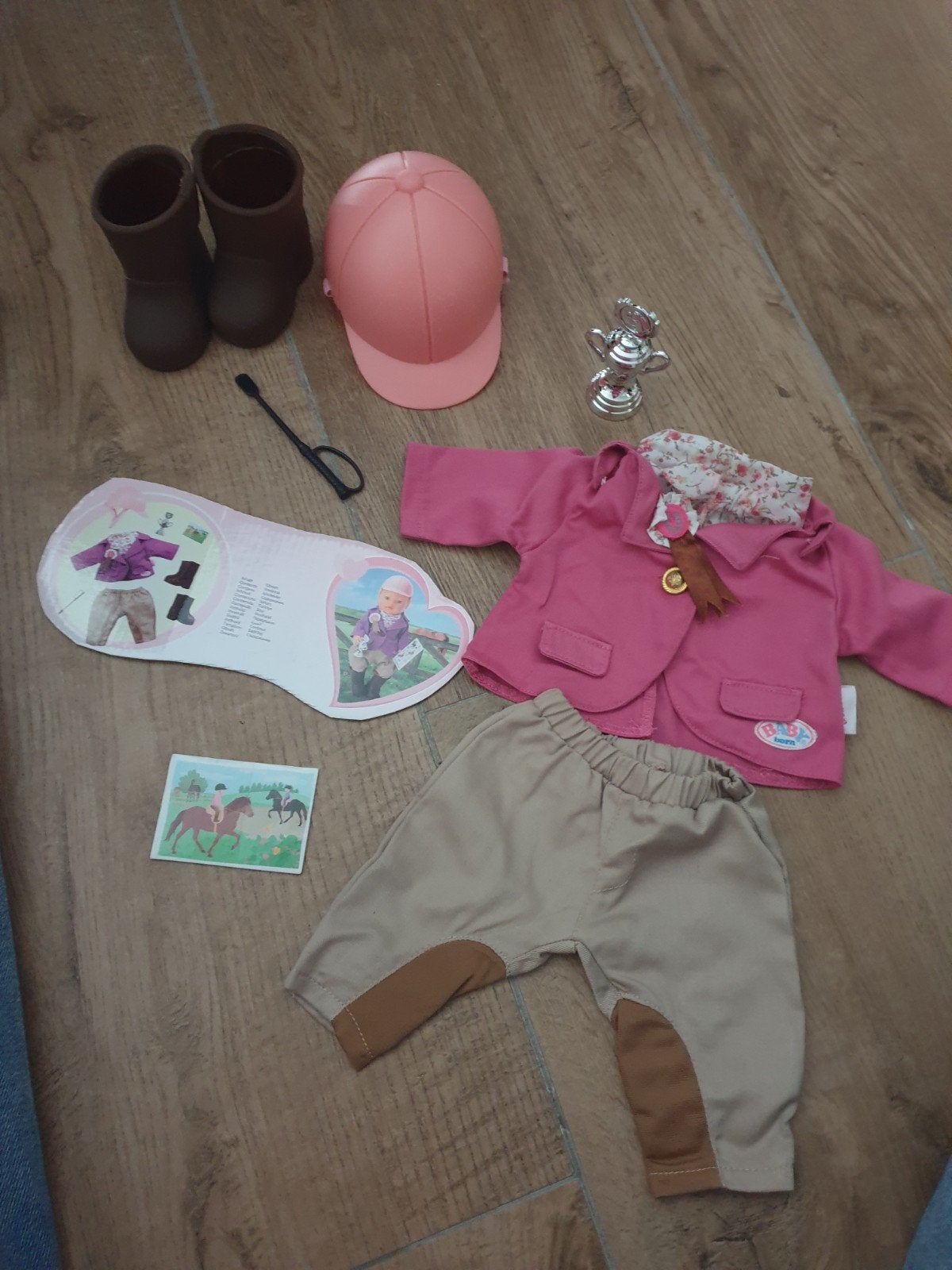 Complete Baby Born paardrijkleding set - Nooit gebruikt!, Ophalen of Verzenden, Zo goed als nieuw, Babypop