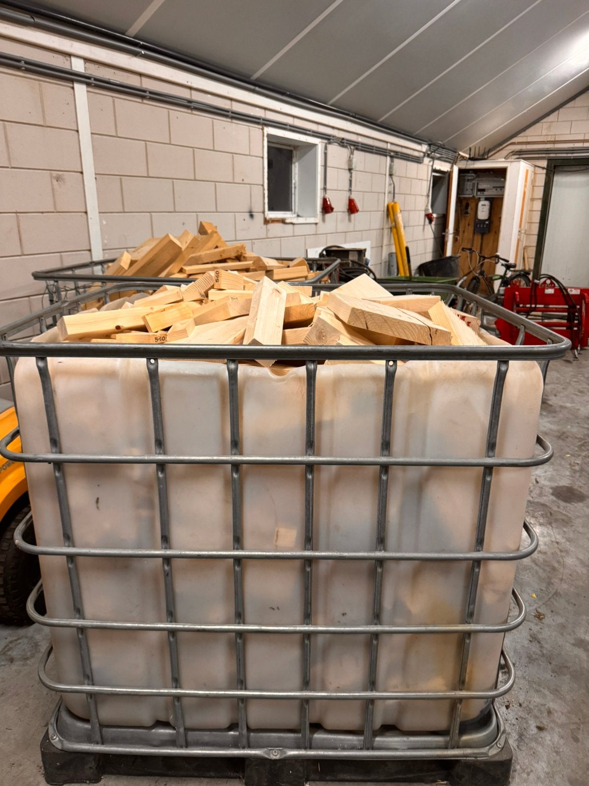 2 IBC’s kachelhout vuren, Tuin en Terras, Minder dan 3 m³, Ophalen, Overige houtsoorten