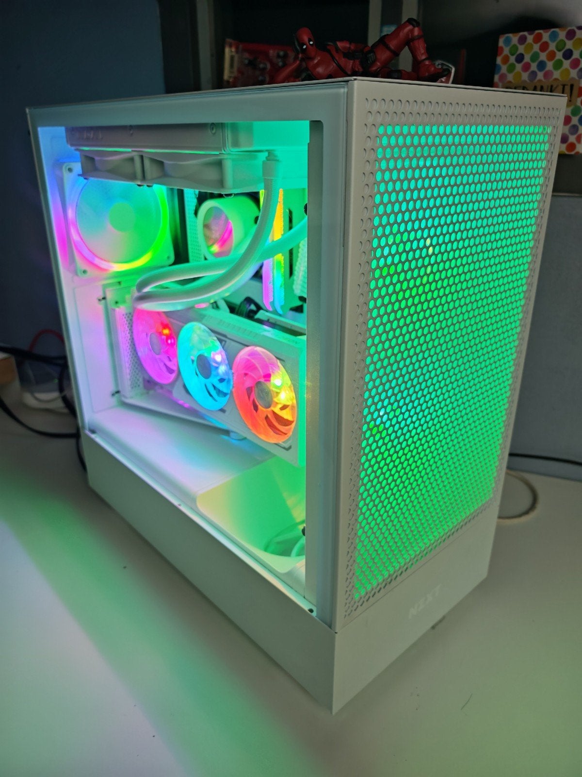 RGB GAME PC WIT - INTEL I7 - RX 9060 XT 16GB - 32GB - 2TB, Ophalen, Kapoen PC Gaming, 32 GB, NZXT, INTEL, AMD, ASROCK, SAMSUNG, CORSAIR