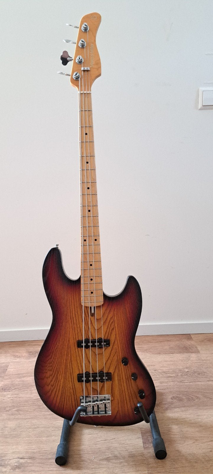 Sire Marcus Miller v6 Sandblasted 3-tone Sunburst, Ophalen, Zo goed als nieuw