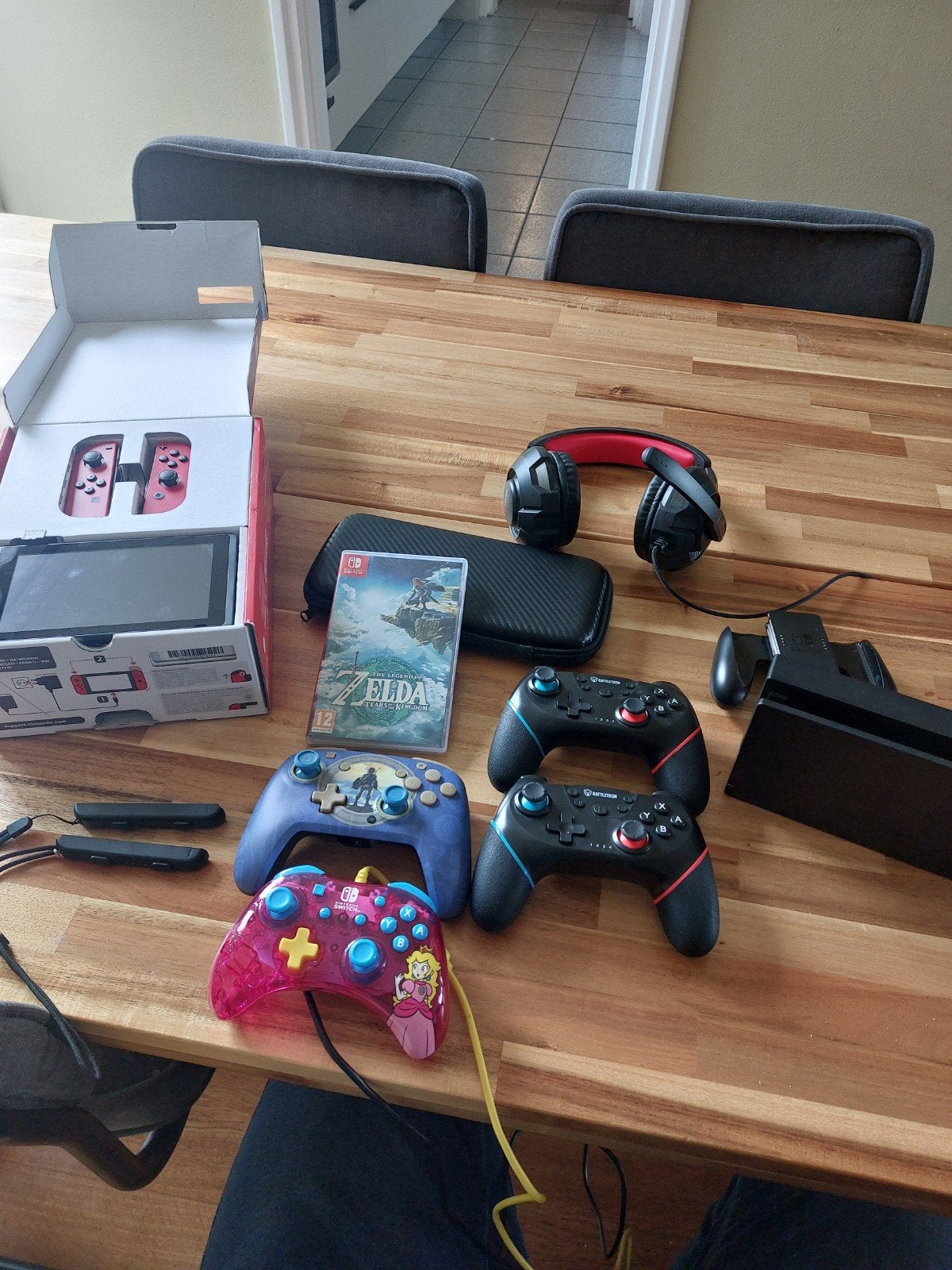 Nintendo Switch (update . v2,) zeer compleet zgan, Zo goed als nieuw, Ophalen, Switch 2019 Upgrade, Met 3 controllers of meer