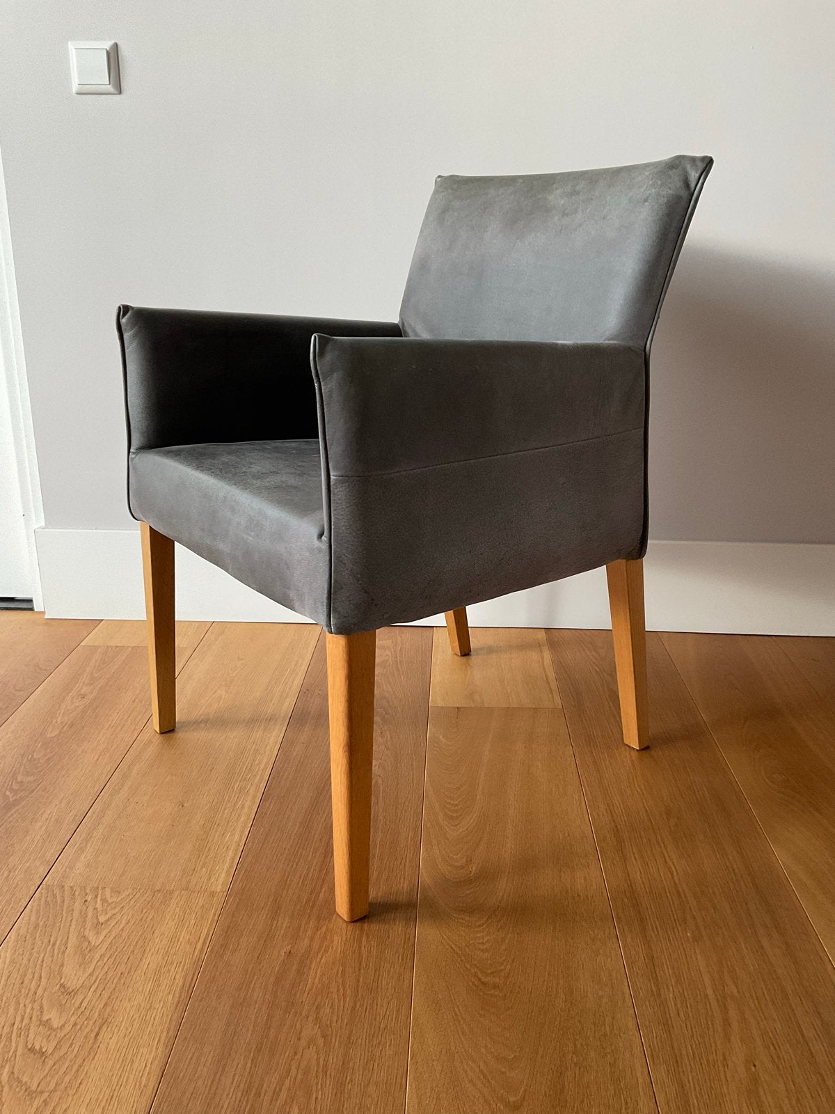 6 antracietkleurige lederen eetkamerstoelen met eiken poten, Huis en Inrichting, Ophalen, Gebruikt, Grijs, Vijf, Zes of meer stoelen