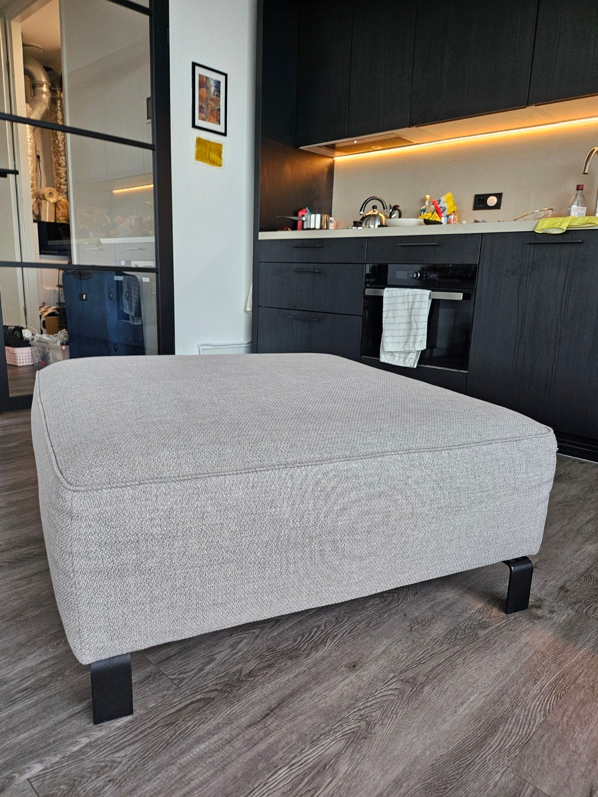 Large grey fabric footstool, Ophalen, Rechthoekig