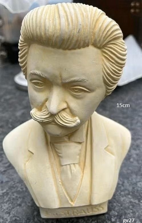 bustebeeld STRAUSS 15 en 18cm per stuk €5, Antiek en Kunst, Ophalen of Verzenden, Buste
