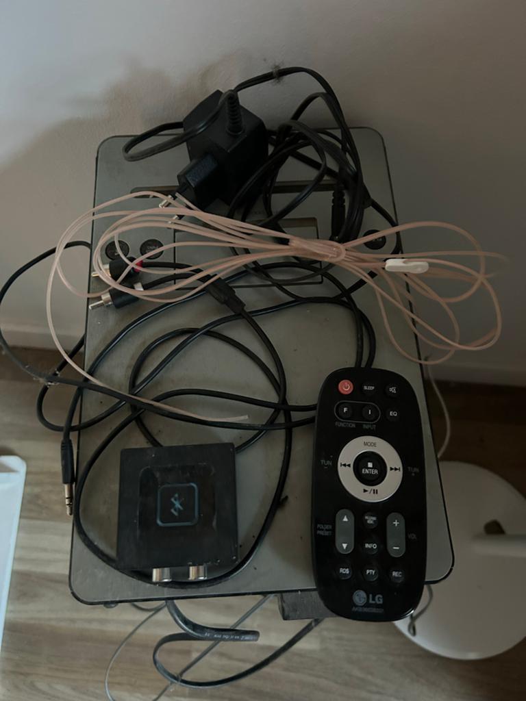 LG Stereo met diepe bas, Bluetooth, wekker en iPod dock, Gebruikt, MP3-aansluiting, Cd-speler, Ophalen