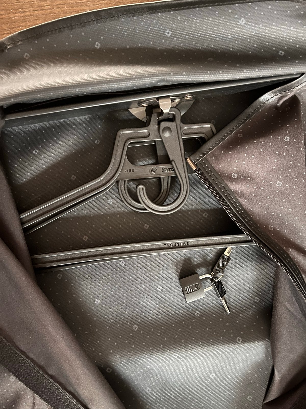 Samsonite Kledingtas hoes- Zwart, Ideaal voor Reizen, 30 cm of meer, Gebruikt, Zwart, 55 tot 75 cm