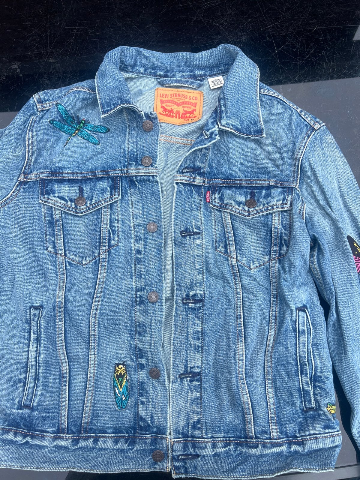 Levi's spijkerjack met borduursels nieuw, Ophalen of Verzenden, Zo goed als nieuw, Maat 38/40 (M), Blauw