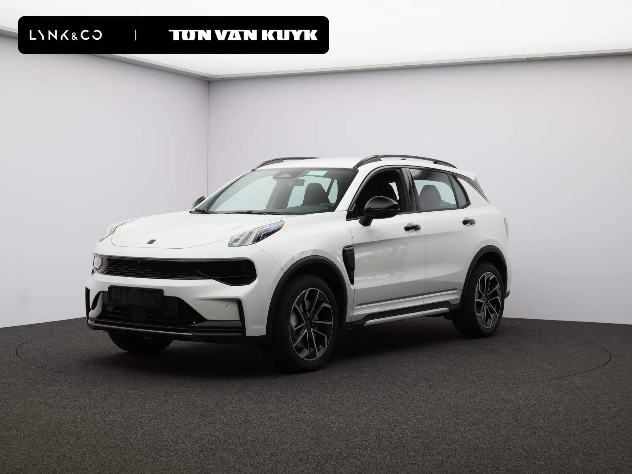 Lynk & Co 01 1.5 Core VOORRAADACTIE! € 43145.- VOOR € 36, Auto's, Euro 6, 4 cilinders, Automatische klimaatregeling, Alcantara