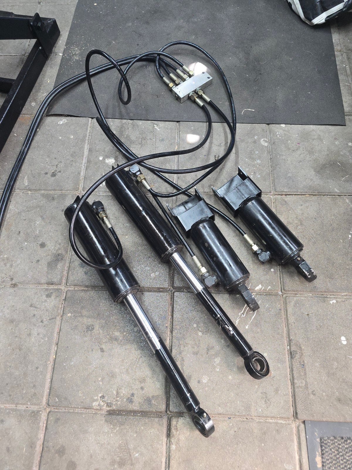 Hydraulische cilinders incl motor. en schakels, Ophalen, Gebruikt