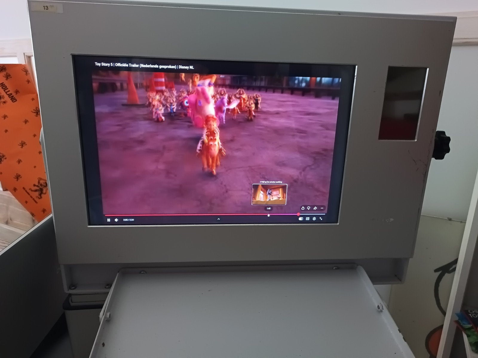 HD monitor/tv, verstelbaar, zeer sterke behuizing Pic16f877, Ophalen, 100 cm of meer, 50 Hz, Overige merken