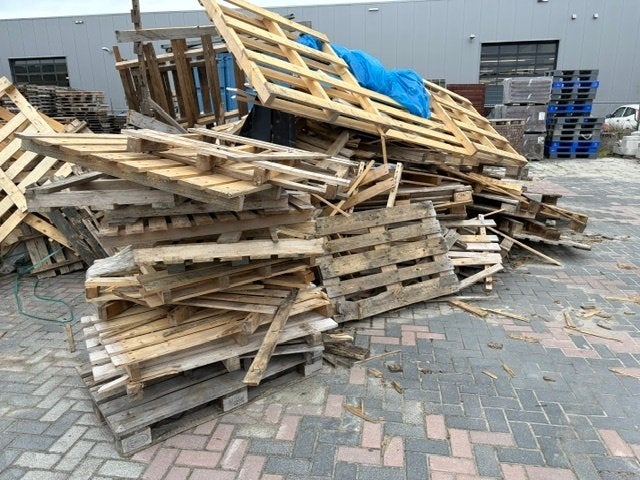 GRATIS AF TE HALEN: Haardhout/pallets (Assen), Minder dan 3 m³, Ophalen