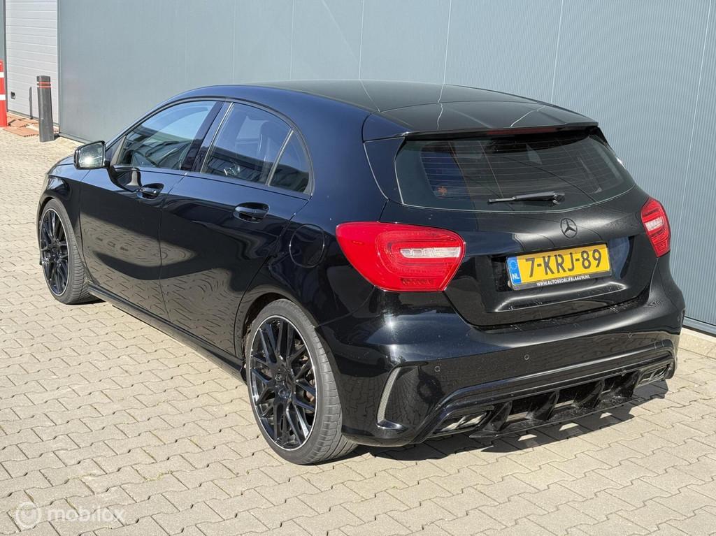 Mercedes A-klasse 180 Amg| Alcantara| Pdc| Nap| Cruise|, Voorwielaandrijving, Gebruikt, 4 cilinders, Handgeschakeld