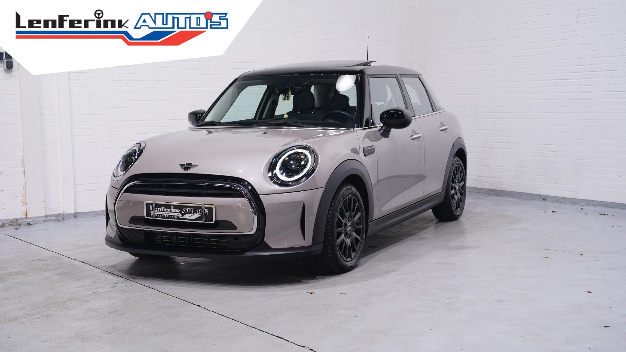 MINI 5-Deurs 1.5 Cooper Business Edition 2e Eig. NAP Clima N, Auto's, Mini, 136 pk, Gebruikt, Leder en Stof, Origineel Nederlands