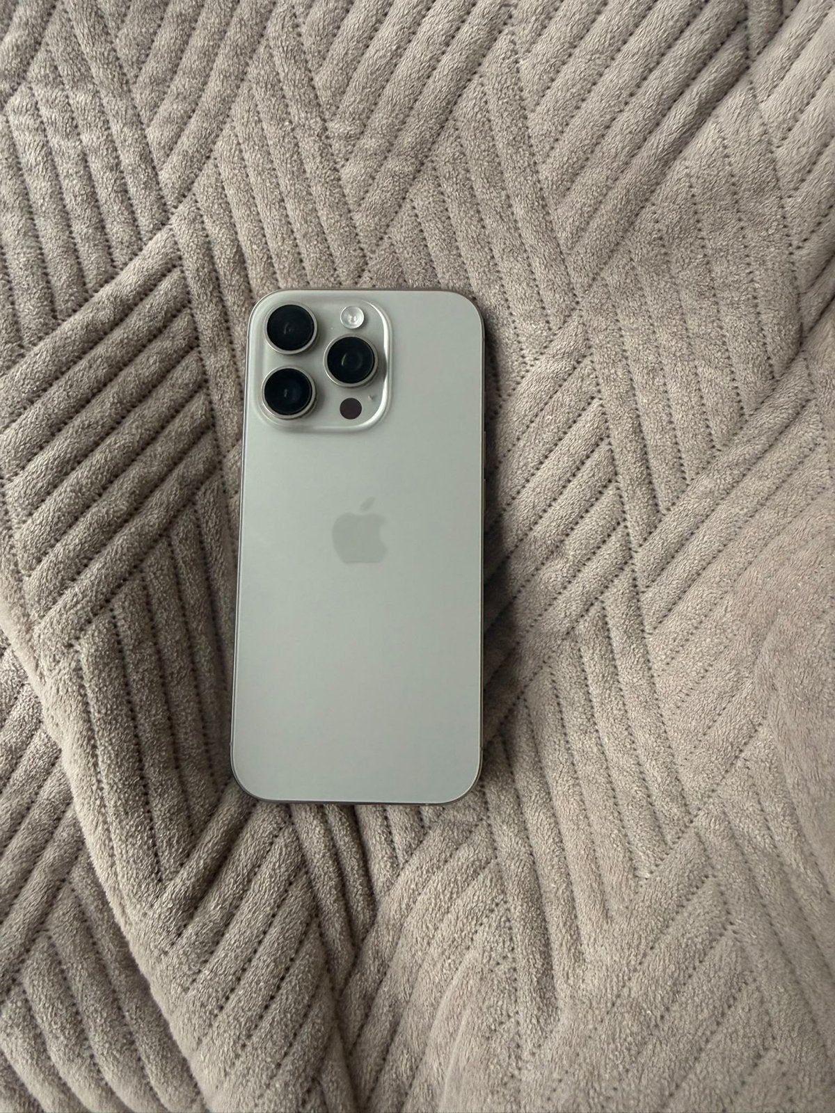 iPhone 16 Pro 128GB Natural Titanium - Kleine beschadiging