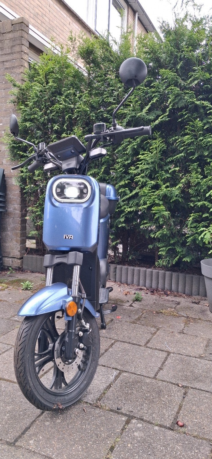 Zo goed als nieuwe elektrische scooter IVA, Ophalen