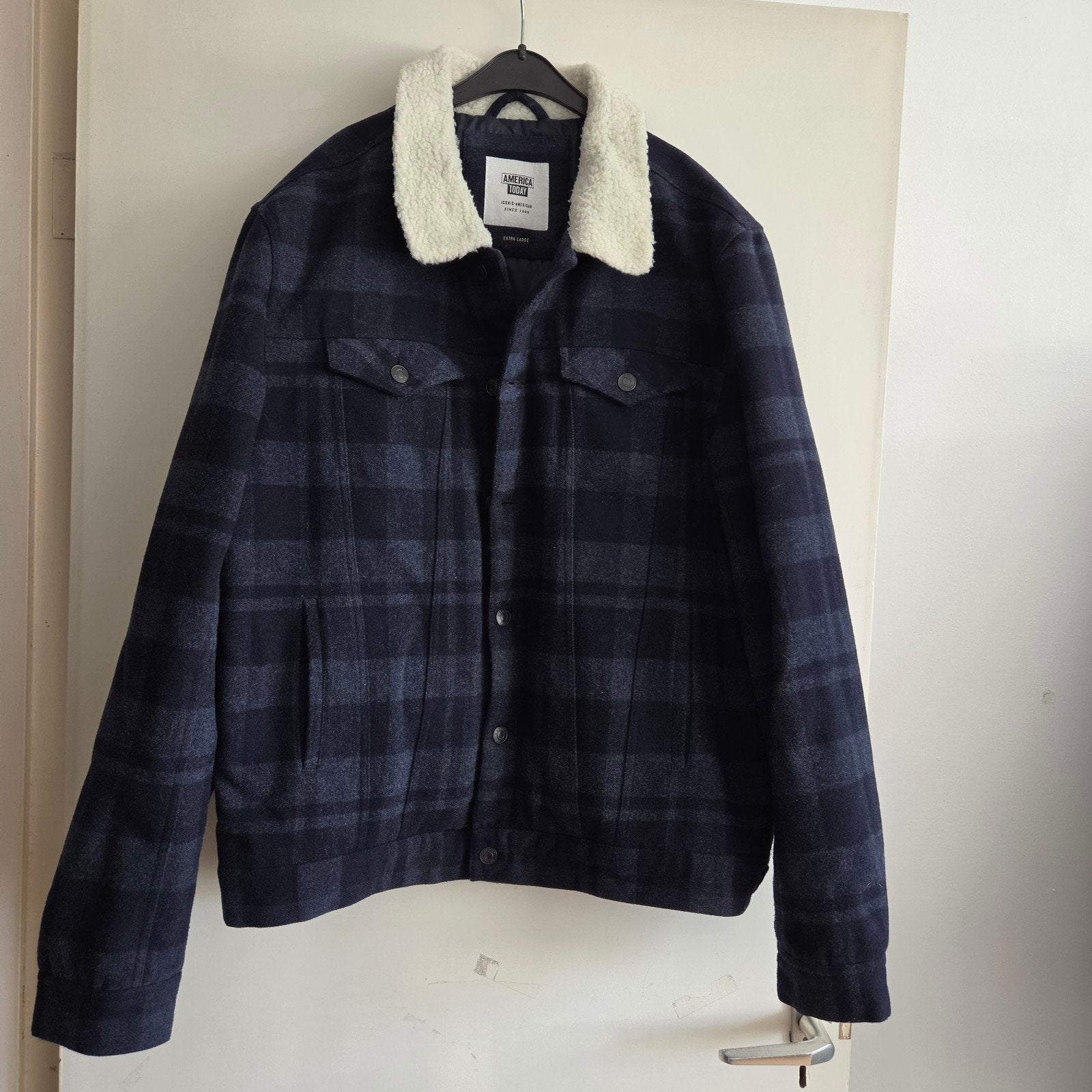 Aangeboden: America Today geruite jas met teddykraag mt XL, Kleding | Heren, Meerkleurig, Maat 56/58 (XL), Ophalen of Verzenden