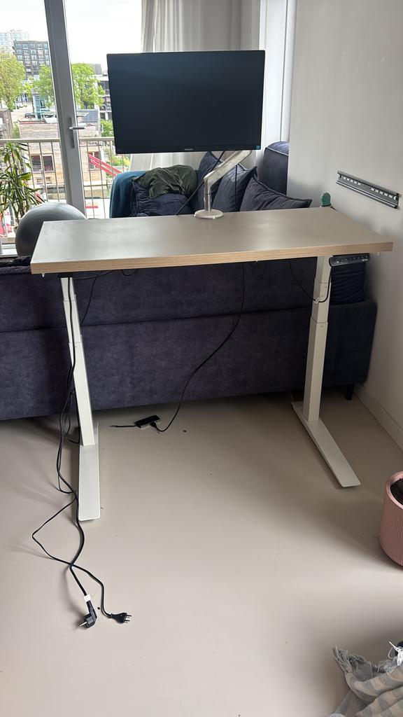 Fully Jarvis elektrisch zit-sta bureau 140x80 met monitorarm, Werkplek, Ophalen of Verzenden, Gebruikt, Bureau