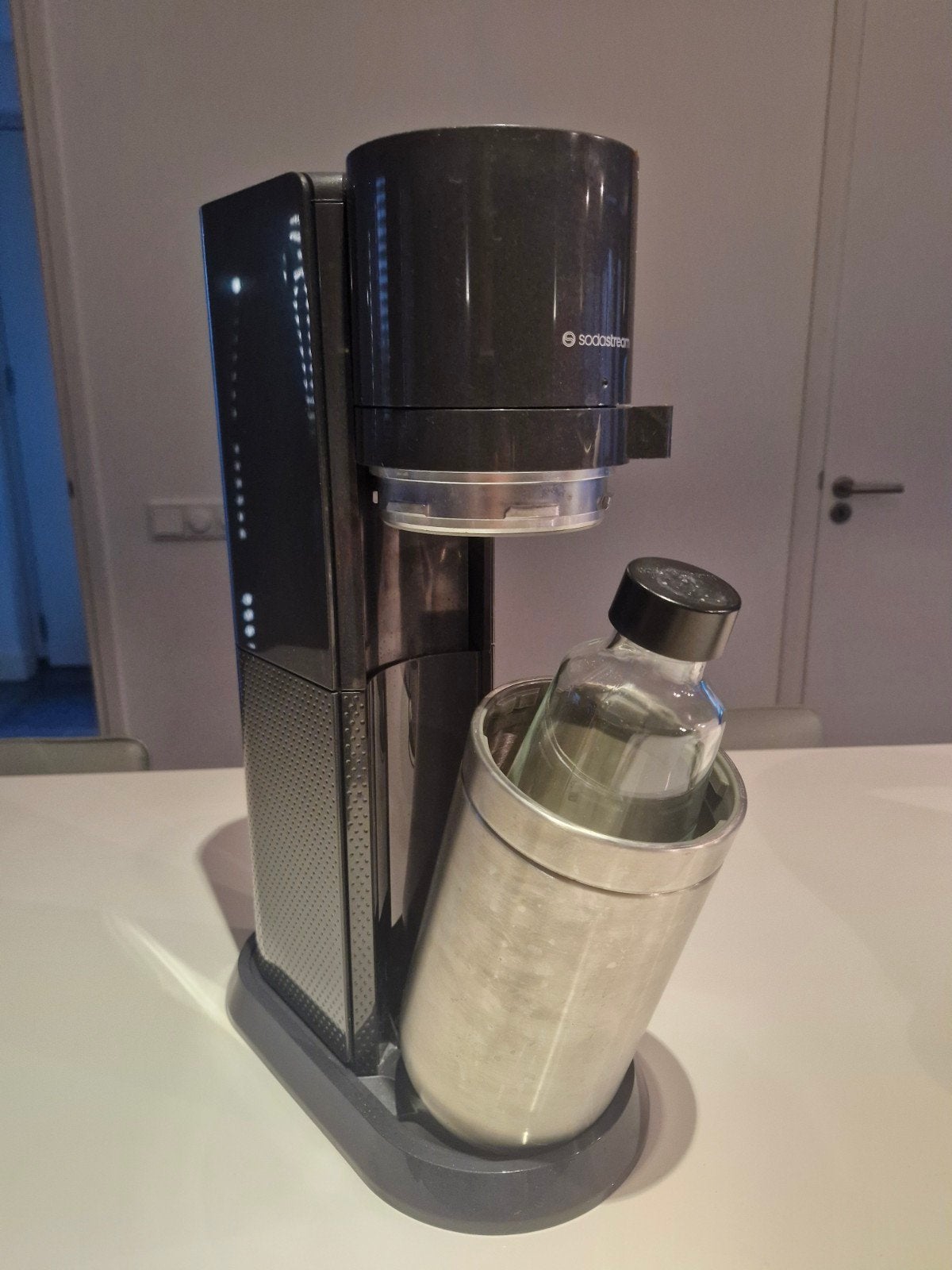 SodaStream Duo Zwart met glazen fles en cilinder, Witgoed en Apparatuur, Bruiswatermachines, Ophalen, Zo goed als nieuw