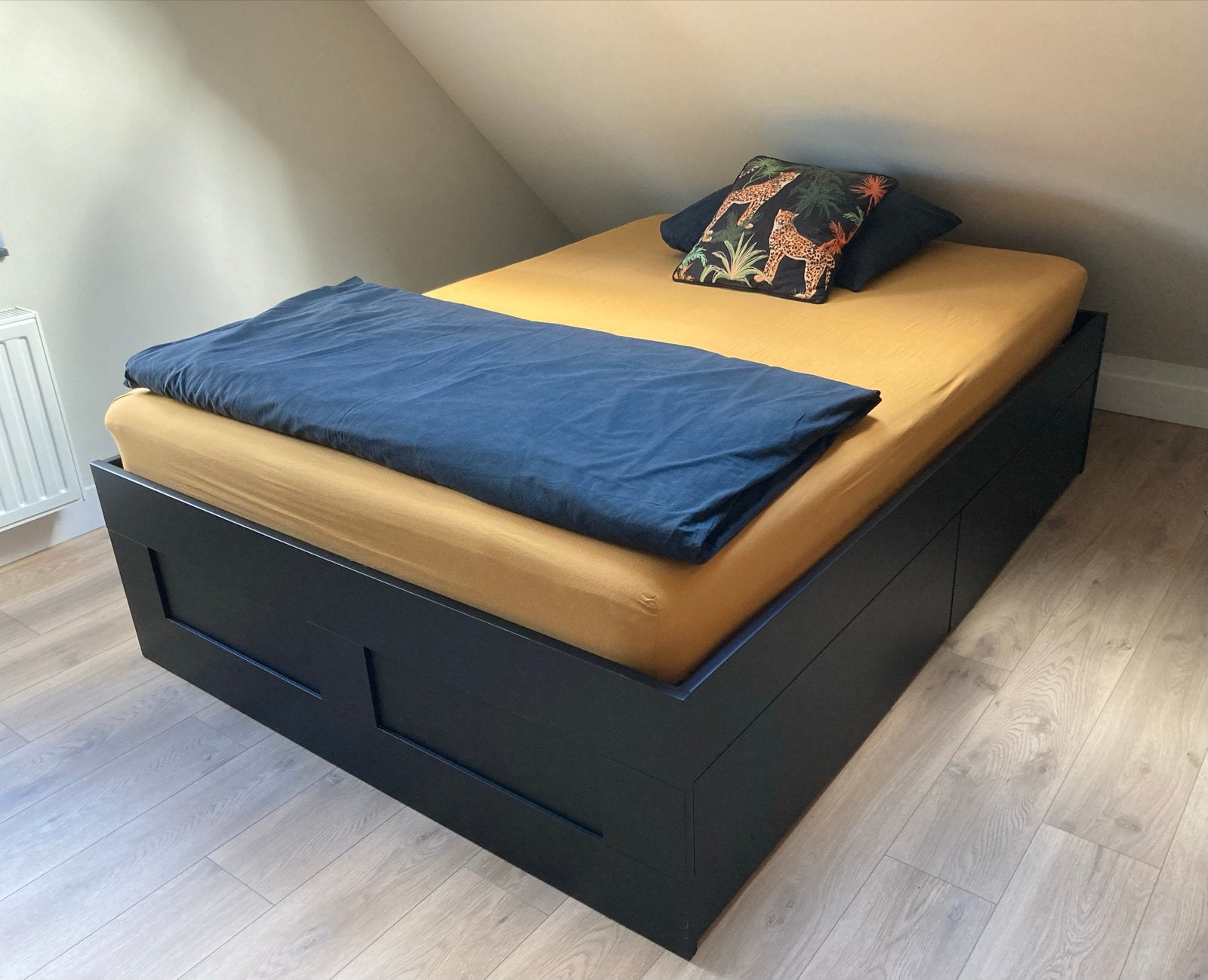 IKEA Brimnes bed zwart 140x200 met lattenbodems, Ophalen, Gebruikt, Zwart, Tweepersoons