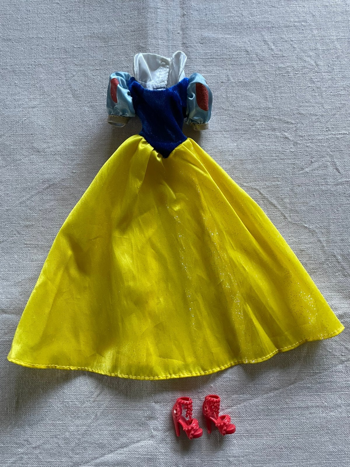 Barbie Sneeuwwitje jurk mét schoentjes., Ophalen of Verzenden, Zo goed als nieuw, Barbie