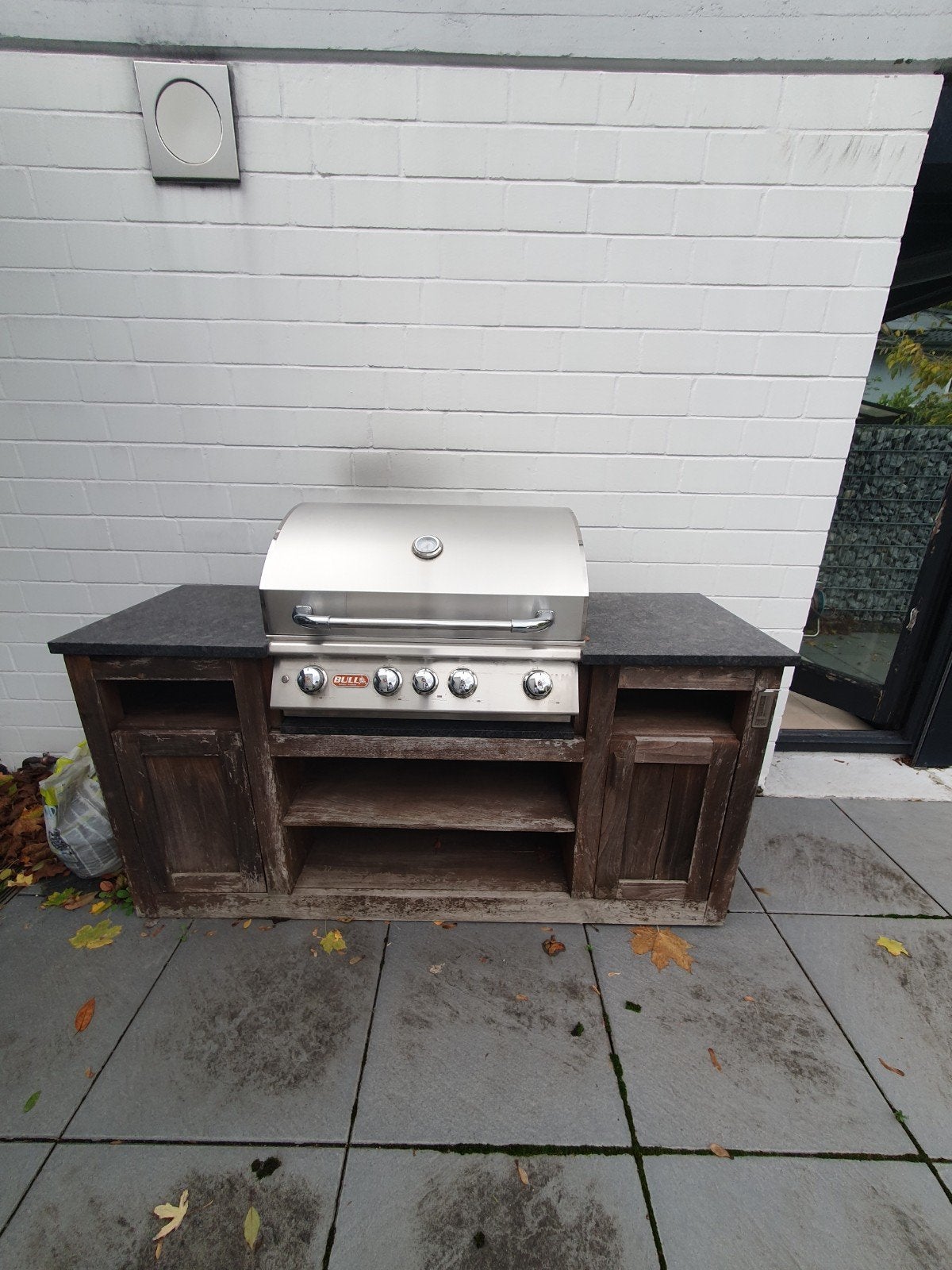 Bull Grill met 4 branders en Sizzle Zone, Ophalen, Gebruikt, Bull