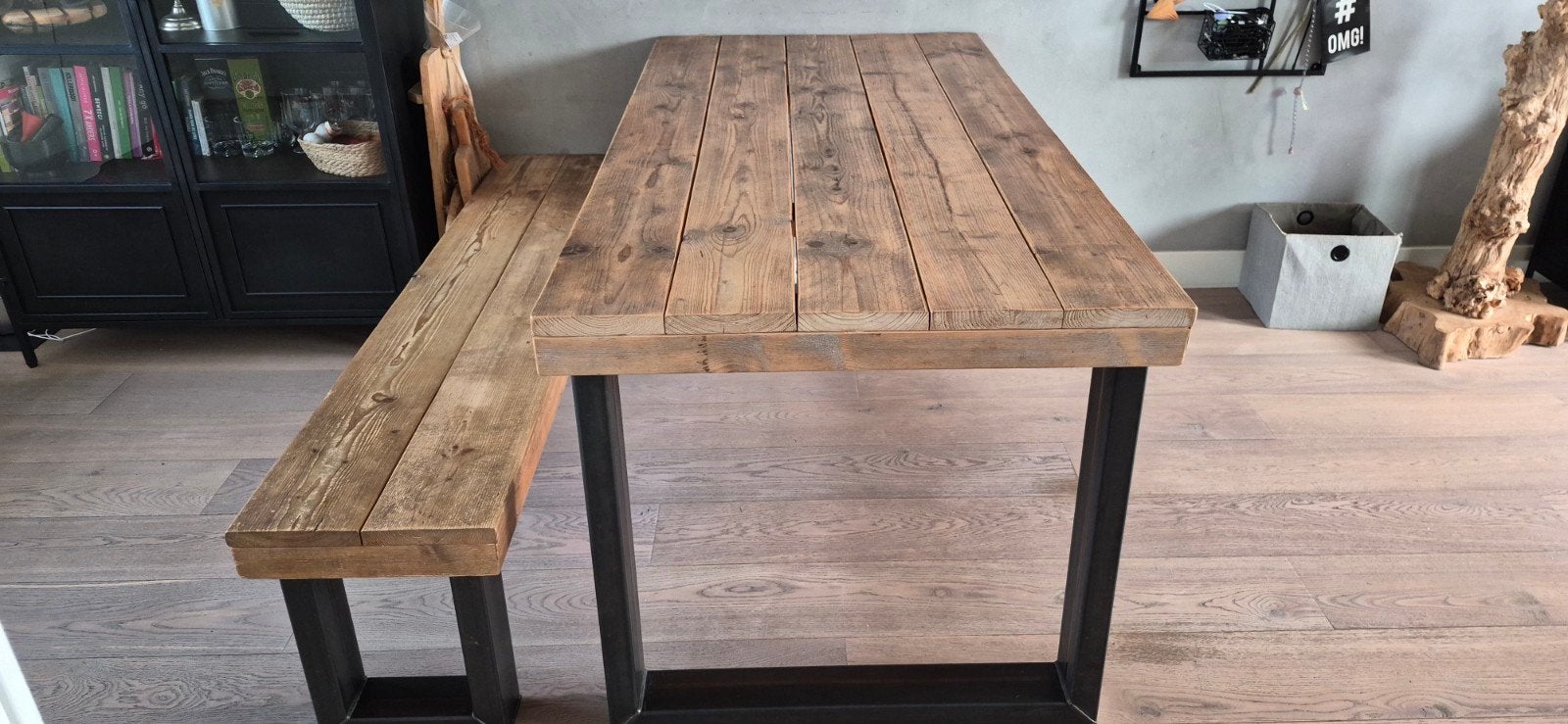 Steigerhouten eettafel met zwart stalen onderstel en bankje, Gebruikt, Industrieel, Landelijk, 50 tot 100 cm, 150 tot 200 cm