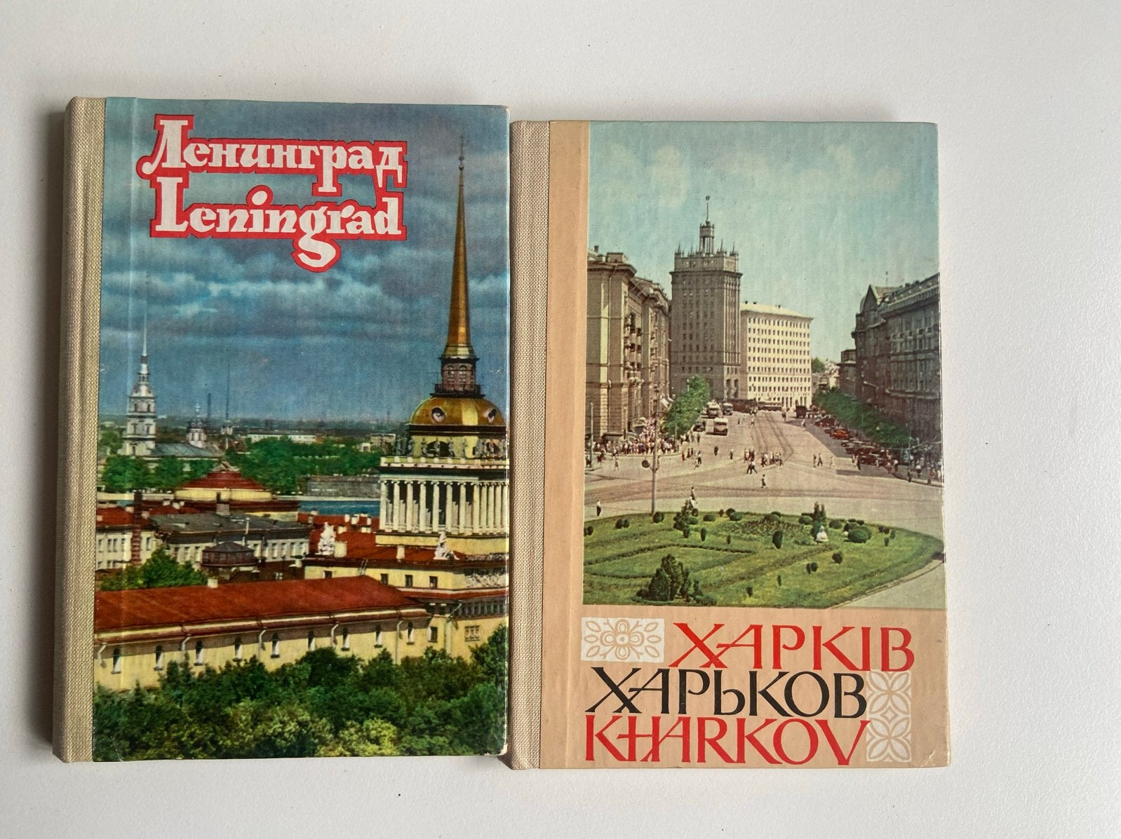 Vintage boekjes Leningrad en Kharkov (Oekraïne), Europa, Ophalen of Verzenden, Reisgids of -boek, Gelezen