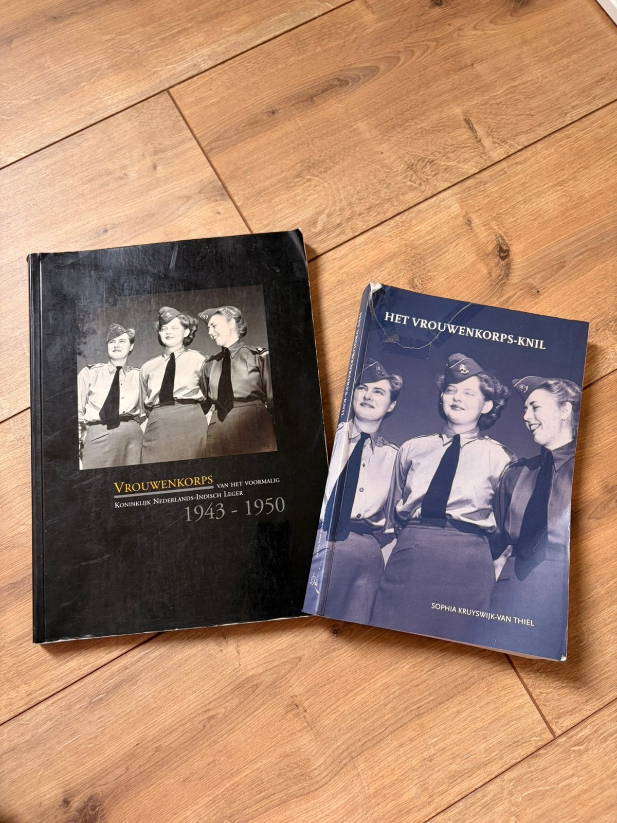 Het vrouwenkorps knil, Verzamelen, Ophalen of Verzenden, Landmacht, Nederland, Boek of Tijdschrift