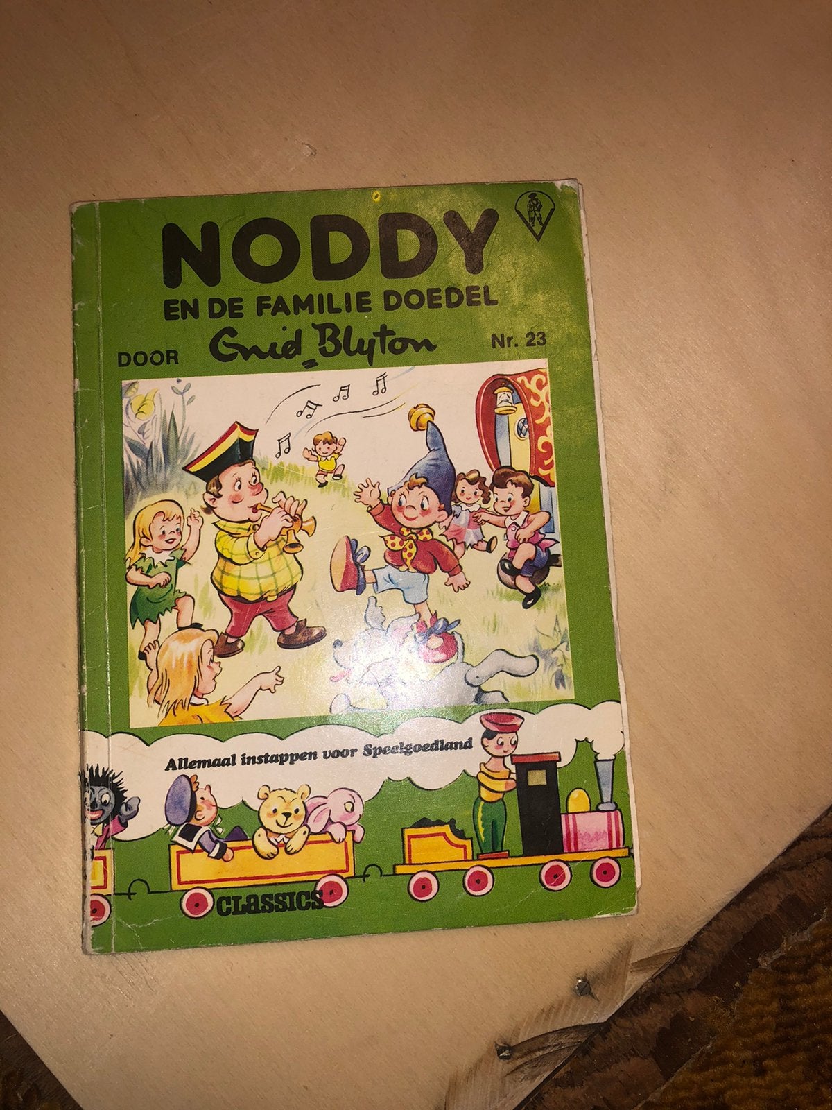 Noddy - en de familie doedel - Enid Blyton (deel 23), Antiek en Kunst, Antiek | Boeken en Bijbels, Ophalen of Verzenden