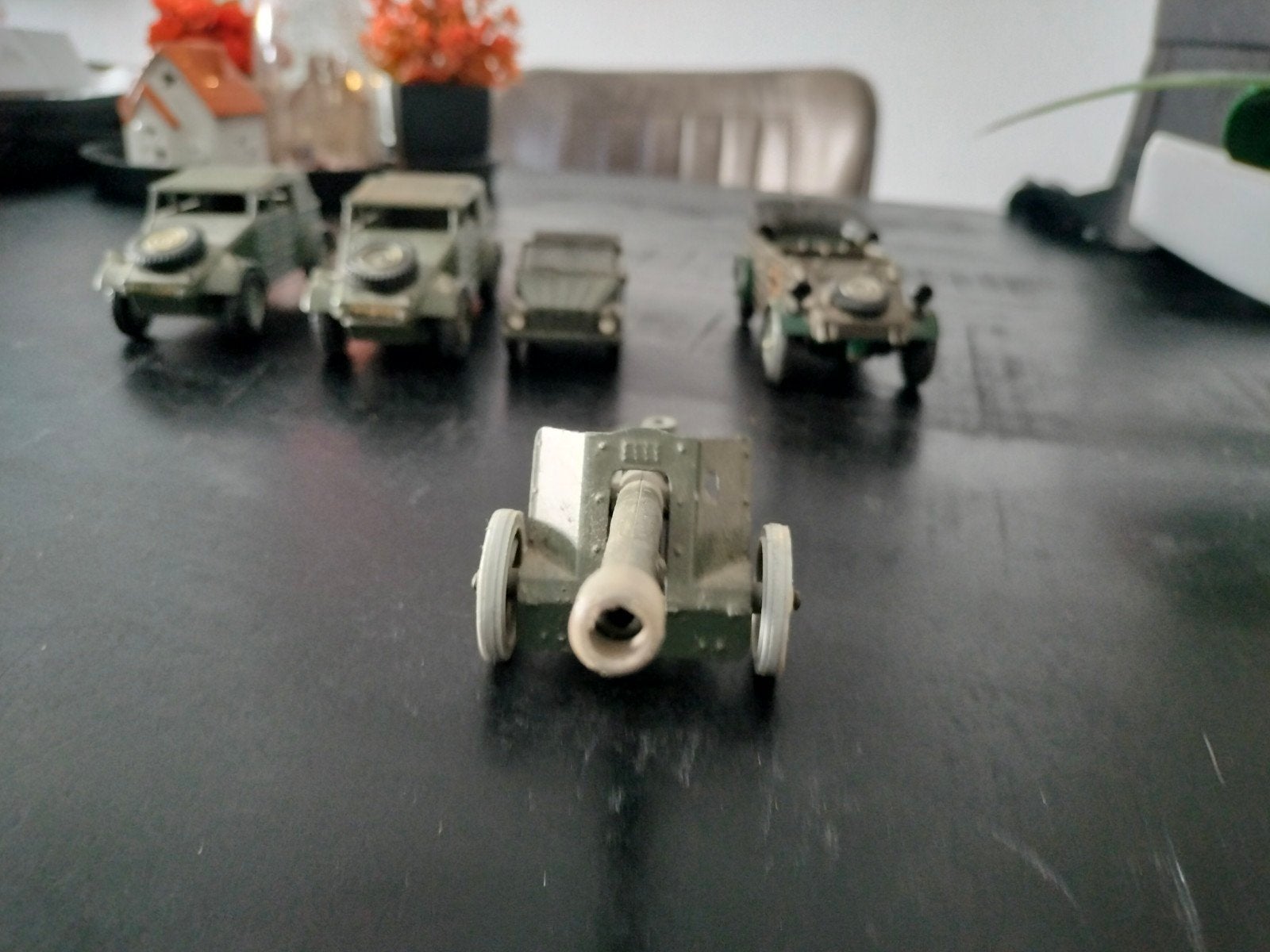 Militair speelgoed set - 4 voertuigen en kanon, Hobby en Vrije tijd, Verzenden, Gebruikt, Overige typen