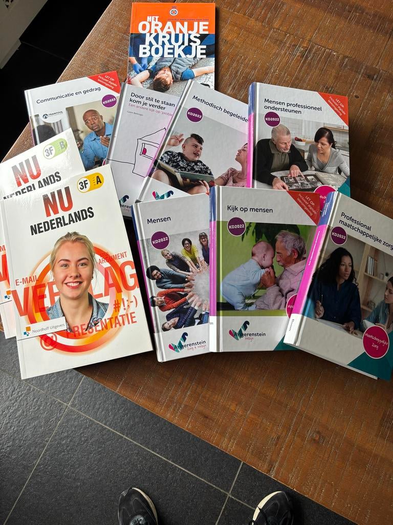 Diverse MBO/HBO boeken: Zorg & Welzijn, Nederlands, EHBO, Boeken, Studieboeken en Cursussen, Zo goed als nieuw, MBO, Gamma, Ophalen of Verzenden