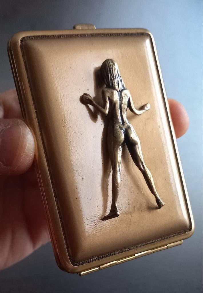 Duitse sigarettenkoker “v.H.” met brons naakt vrouwenfiguur, Ophalen of Verzenden