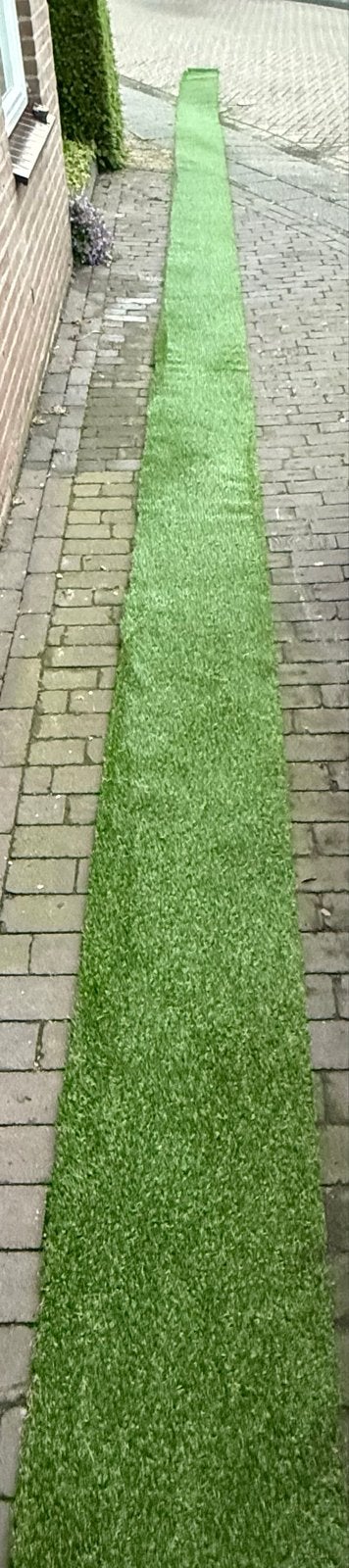 Nieuw smal kunstgras (13m x 38cm) - Decoratie/Pad, Tuin en Terras, Gras en Kunstgras, Nieuw, Kunstgras, Minder dan 10 m², Ophalen of Verzenden